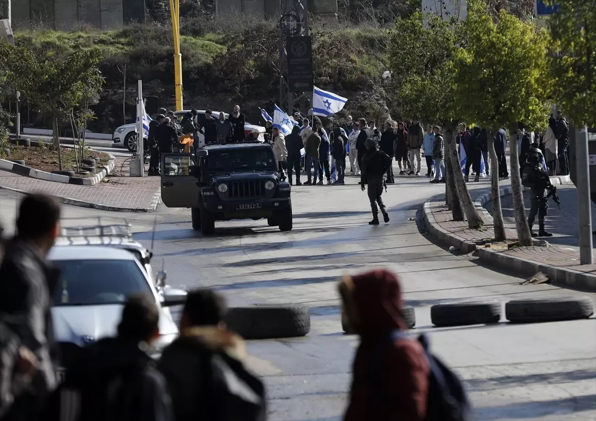 Filistin topraklarını gasbeden bir İsrailli, Batı Şeria'da yabancı bir aktivisti araçla ezdi