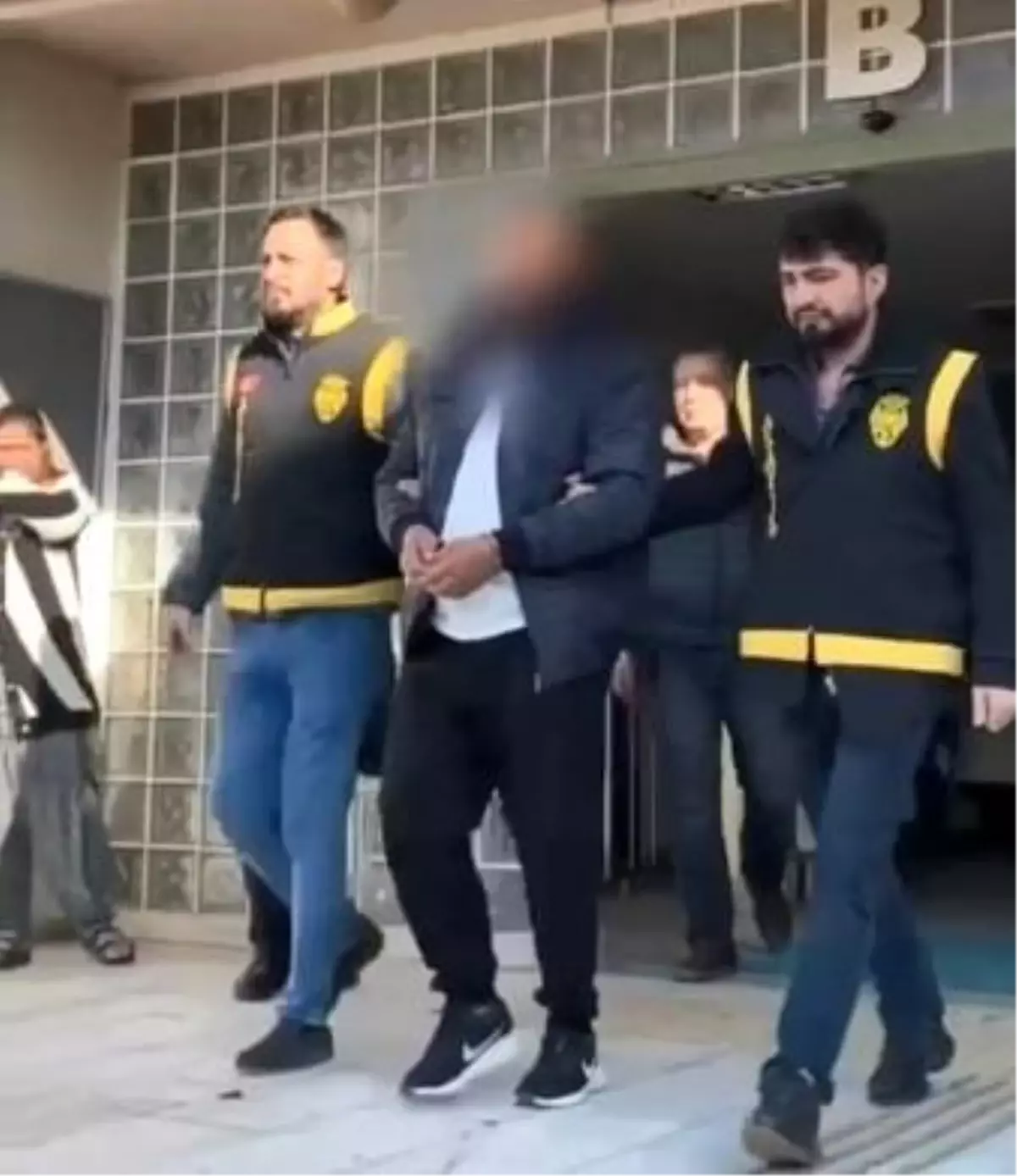 Firari şahıslar polisin operasyonu ile yakalandı