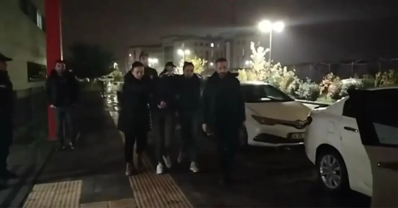 Gözaltına alınan Güllü'nün kızı ve arkadaşı sağlık kontrolünden geçirildi, 1 kişi daha gözaltına alındı