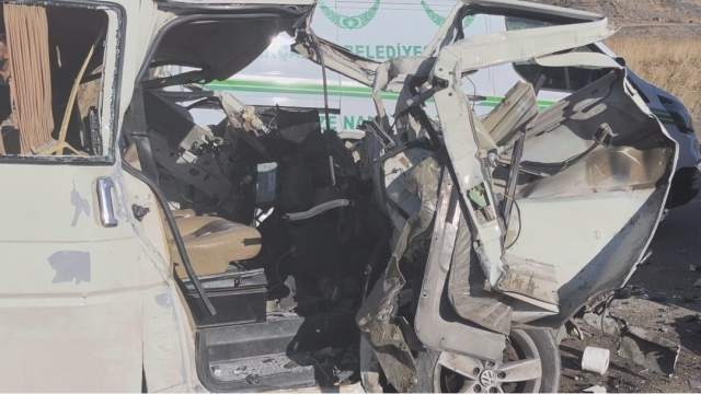 hafif ticari arac tir a arkadan carpti 3 olu 19341862 7723 m