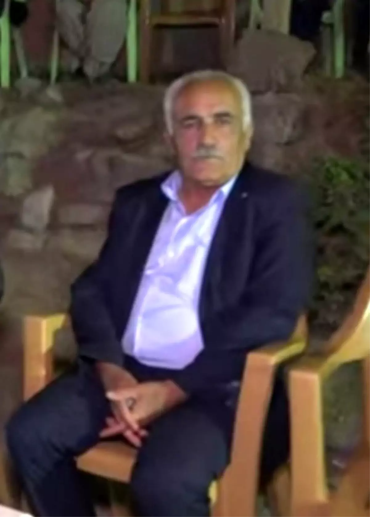 Hakkarili eski muhtar uçakta kalp krizi geçirdi