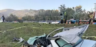 İzmir'de iki otomobilin çarpıştığı kazada 1 kişi öldü, 1 kişi yaralandı