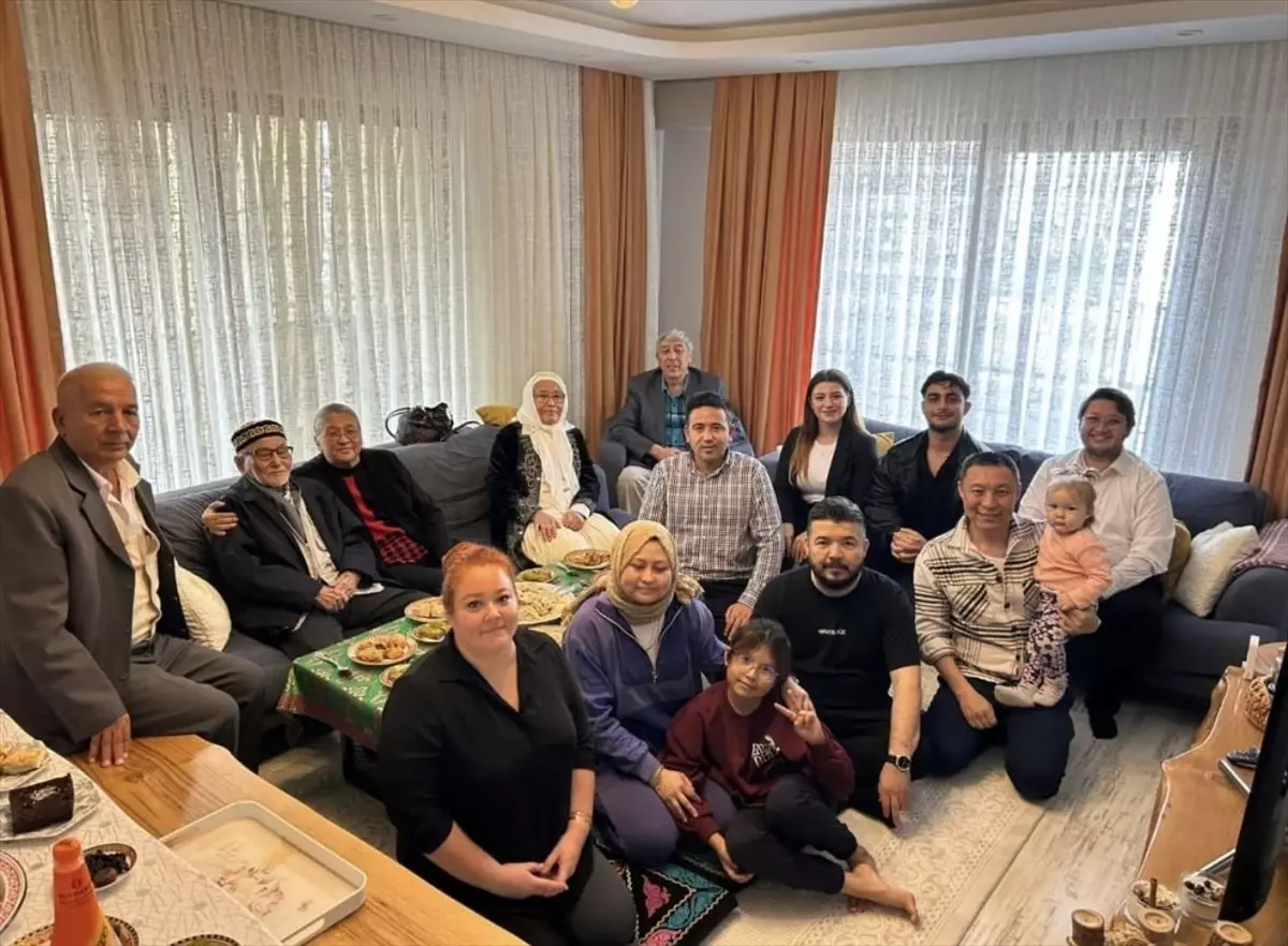 Kazak Türklerinin Doğu Türkistan'dan Manisa'ya göçü kayıt altına alındı