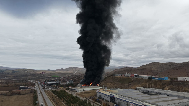 kimya fabrikasinda yangin patlama sesleri 19342289 6907 m