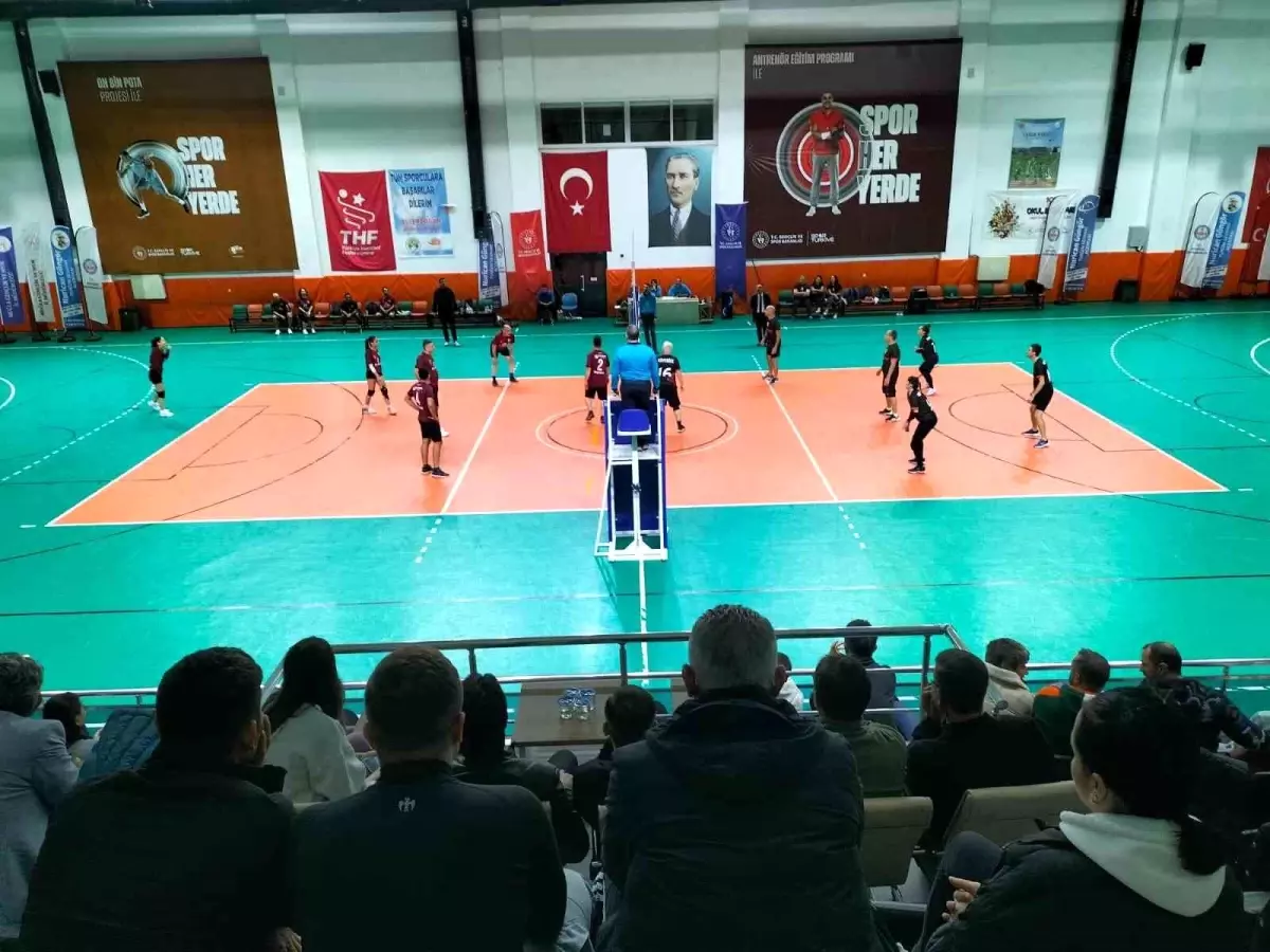 Köyceğiz'de ödüllü Voleybol Turnuvası başladı