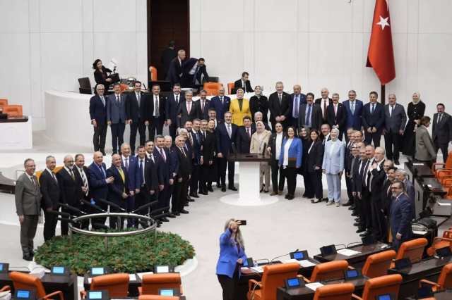 لحظة نادرة في البرلمان: حركة النائب من حزب الشعب الجمهوري لاقت تصفيقاً من نواب حزب العدالة والتنمية