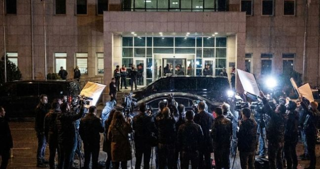 Mehmet Akif Ersoy'la birlikte kimler gözaltına alındı? Mehmet Akif Ersoy neden gözaltına alındı? Mehmet Akif Ersoy'la birlikte kimler gözaltına alındı? Mehmet Akif Ersoy neden gözaltına alındı?