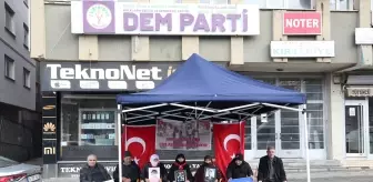 Muş'ta evlatlarına kavuşmak isteyen aileler, DEM Parti önündeki eylemlerini sürdürdü