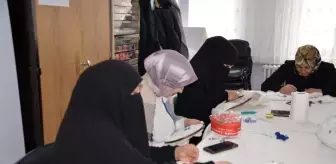 Muş'ta kurslara katılan kadınlar meslek öğreniyor