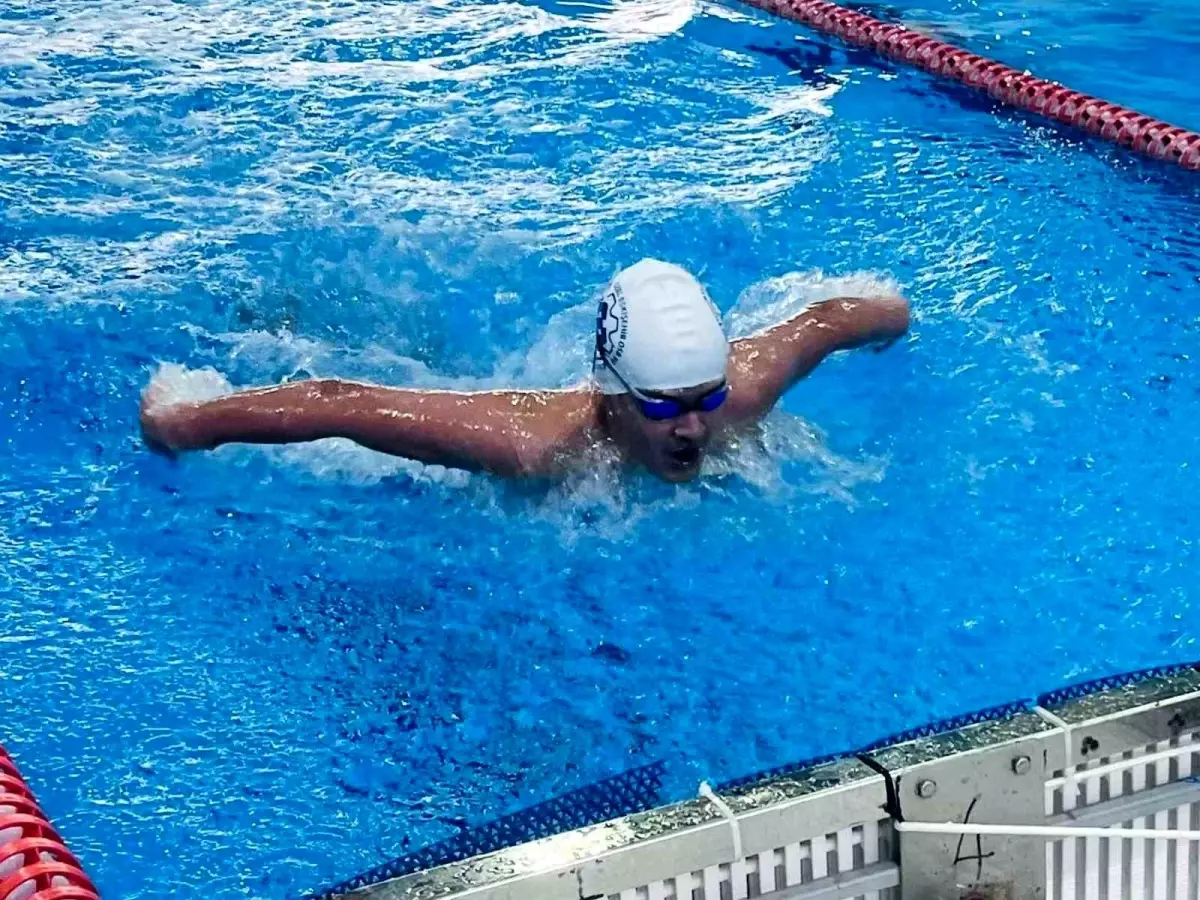 'Okul Sporları Gençler İl Birinciliği Yüzme' müsabakaları sürüyor