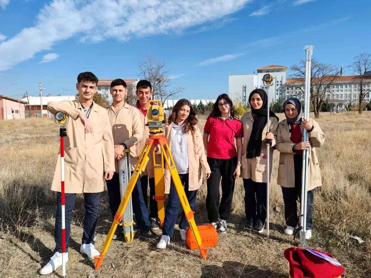 Staj programı ile geleceğin tapu memurları yetiştiriliyor