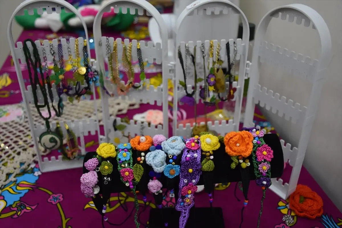 Trabzon'da kadınlar ürettikleri ürünlerin tanıtım ve satışını da kendileri yapıyor