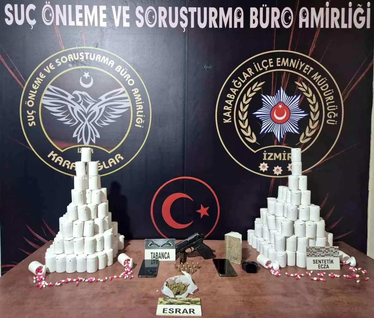 Uyuşturucu taciri sevgililer binlerce hapla yakalandı
