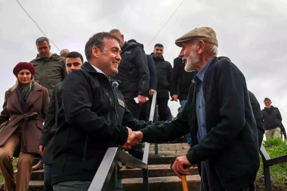 Vali Sözer, yangın mağdurları için yapılan kalıcı konutları inceledi