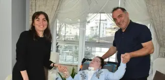 Yatağa bağımlı lizensefali hastası kızlarına ömürlerini adadılar