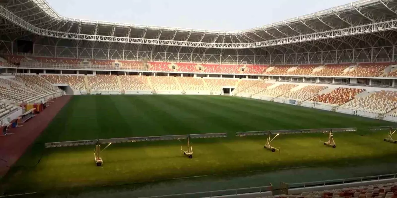 Yeni Malatyaspor'dan geriye kusursuz stat zemini kaldı