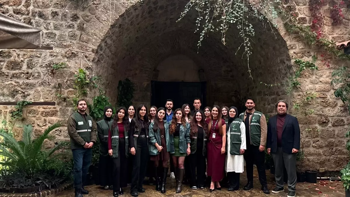 Yeşilay Antalya Şubesi üyeleri, gönüllülerle buluştu