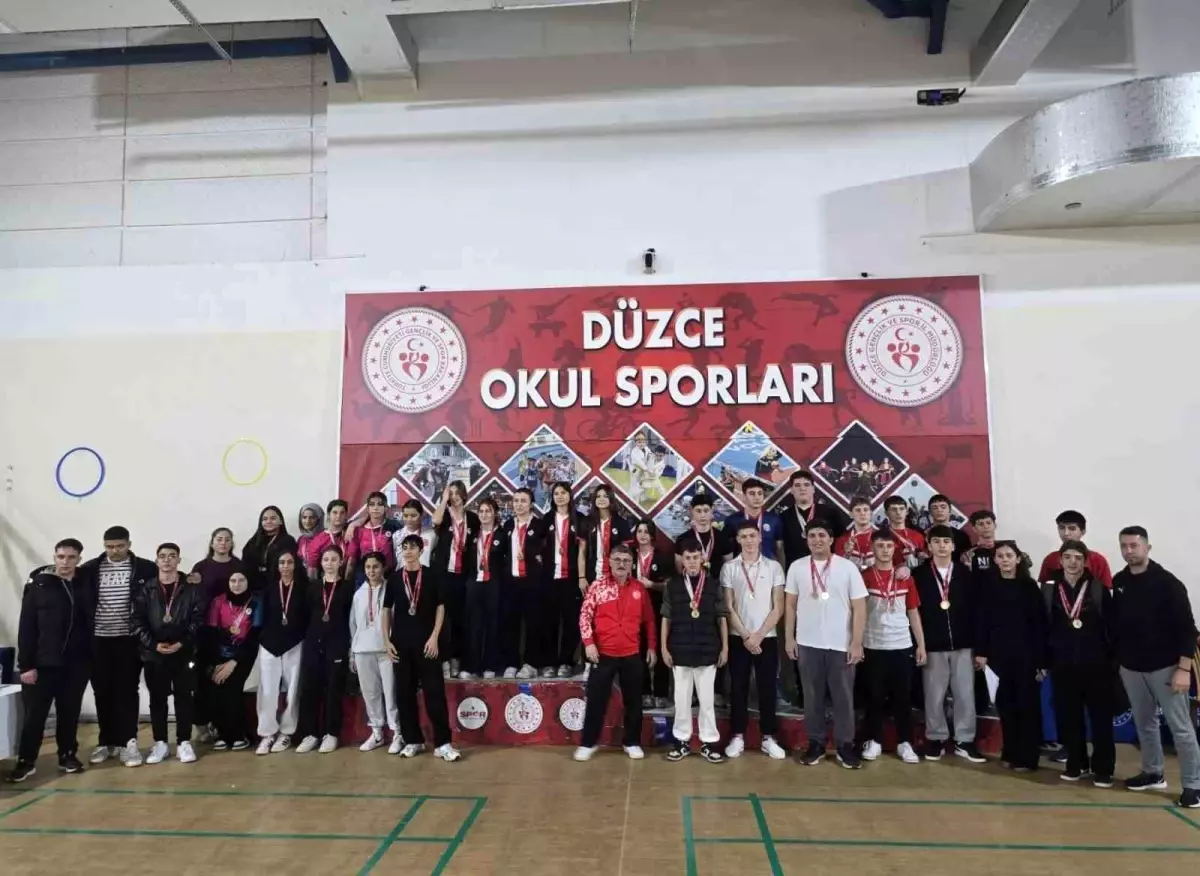 161 sporcu bilek güreşinde mücadele etti
