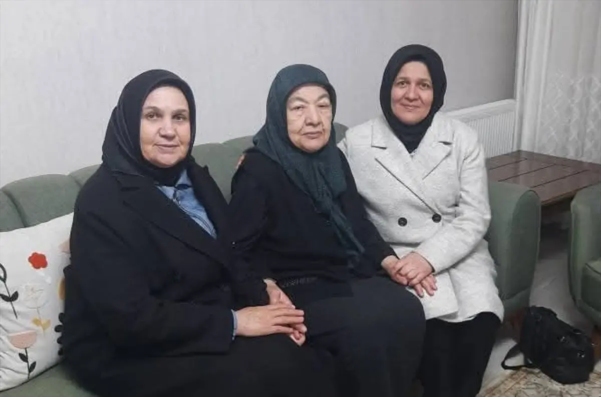 AK Parti Kadın Kolları MKYK Üyesi Yılmaz, Kıbrıs gazisi Tuna'nın ailesini ziyaret etti