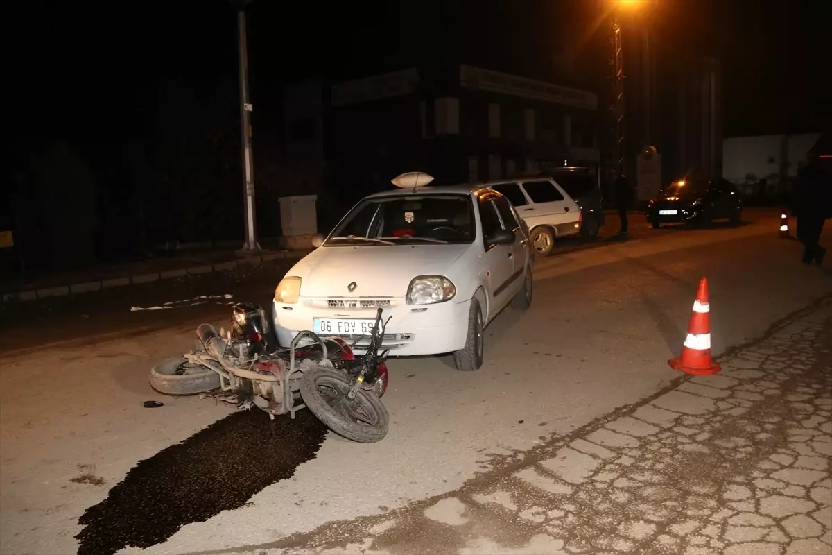Amasya'da otomobil ile motosikletin çarpışması sonucu 2 kişi yaralandı