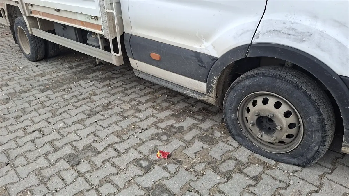 Ankara'da 17 aracın lastiklerini kestikleri iddiasıyla yakalanan 2 şüpheli tutuklandı