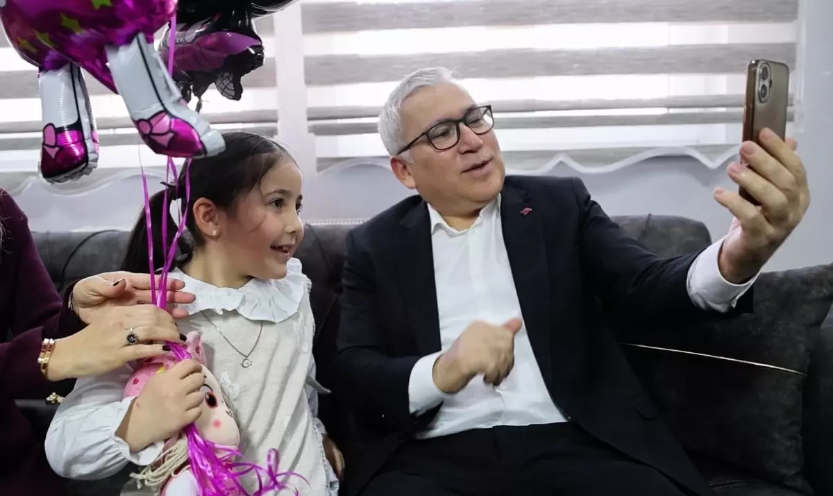 Sivas Valisi, Piyade Uzman Çavuş'un Kızını Ziyaret Etti