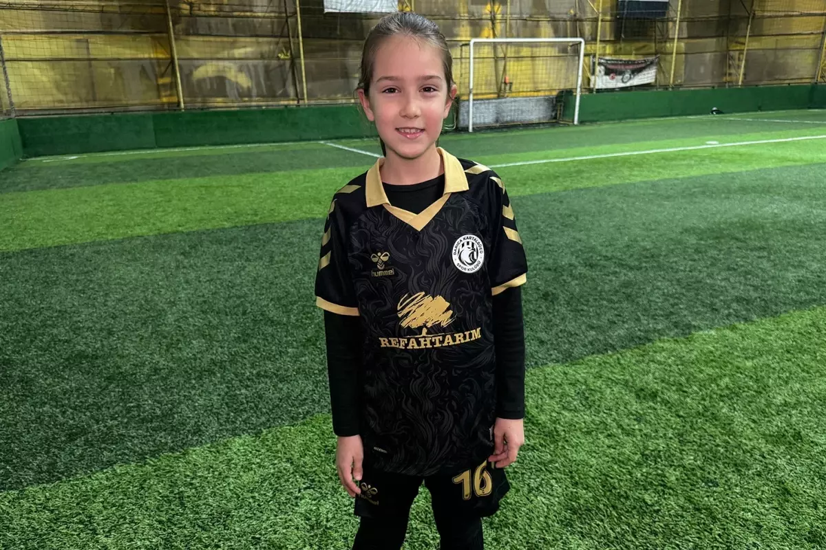 Attığı gollerle büyüleyen 9 yaşındaki Defne'nin büyük hayali Galatasaray'da oynamak