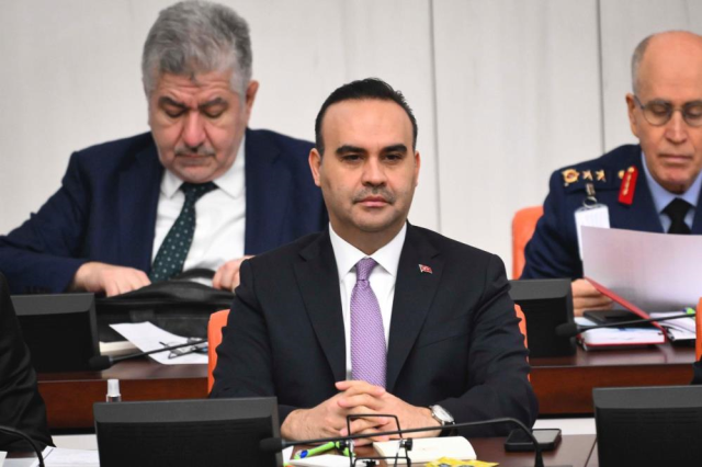 Министр Качыр прибыл на бюджетные обсуждения с новой моделью T10F Togg