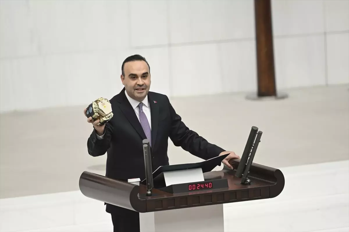 Bakan Kacır milli sensör MİHAL'i meclis kürsüsünden tanıttı