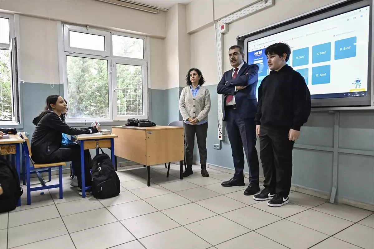 Bakan Tekin, öğrenci meclis başkanı seçilen öğrencinin vaadini gerçekleştirdi