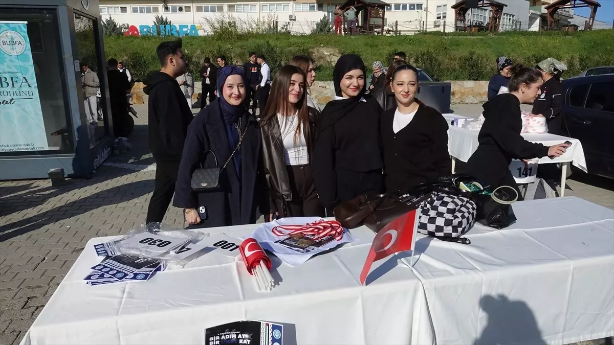 Balıkesir'de üniversite öğrencileri Gazze için koştu