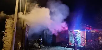 Banaz'da çıkan yangında 5 koyun telef oldu