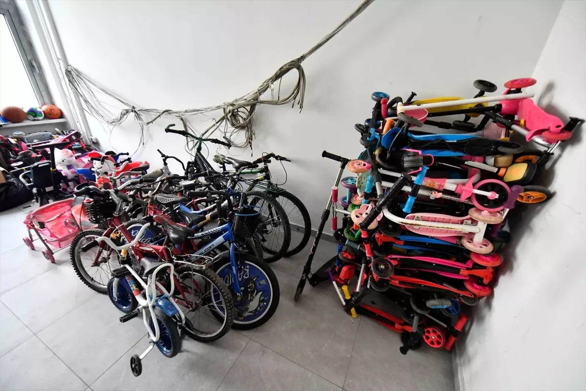 Başkentte toplu taşıma araçlarında unutulan eşyalar sahiplerini bekliyor