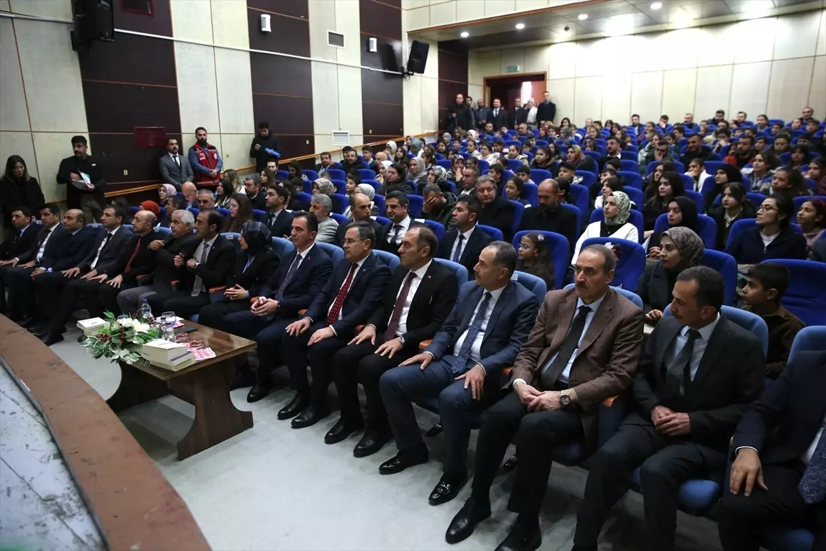 'Bitlis Ailece Kitap Okuyor Projesi' tanıtıldı