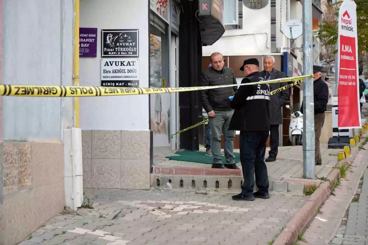 Boşanma görüşmesinde kayınpederinin ağır yaraladığı kadın yaşam mücadelesini kaybetti