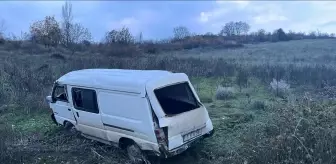 Bursa'da yoldan çıkan panelvanın sürücüsü yaralandı