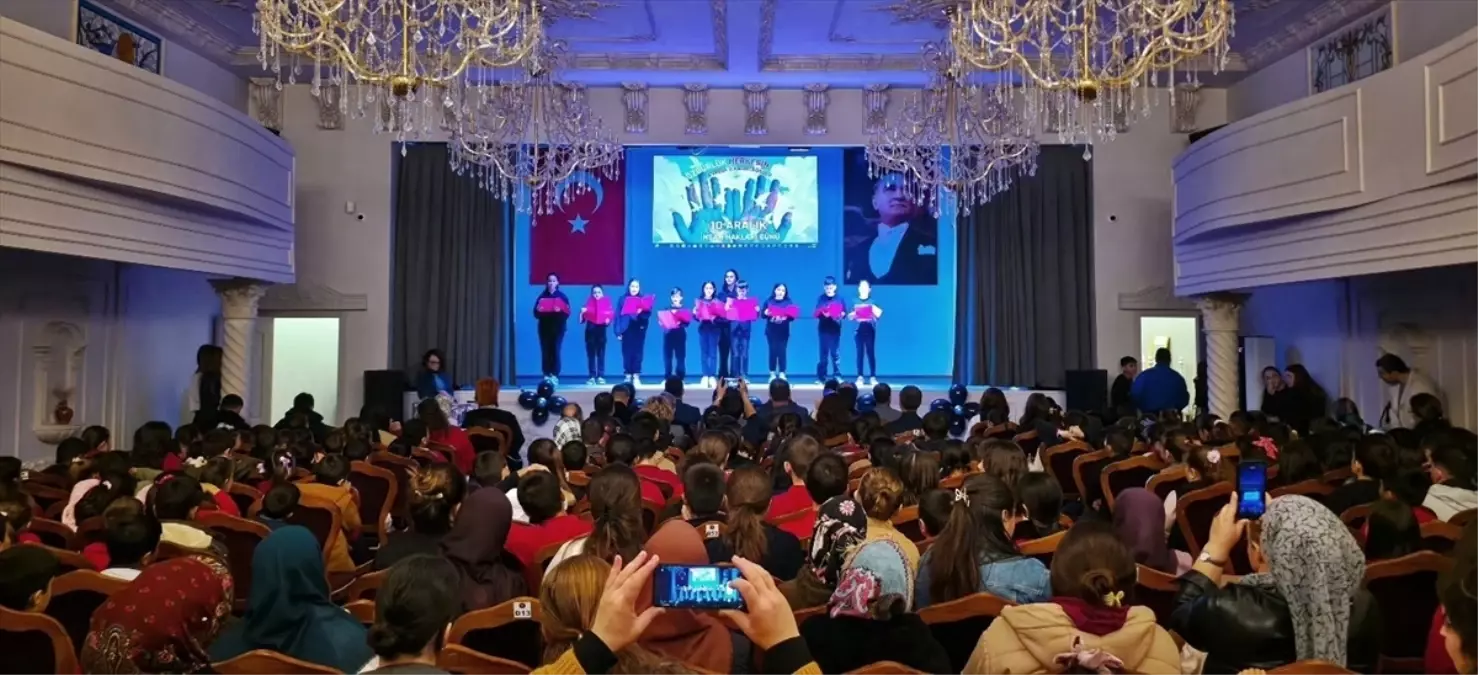 Çanakkale'de Dünya İnsan Hakları Günü kutlandı