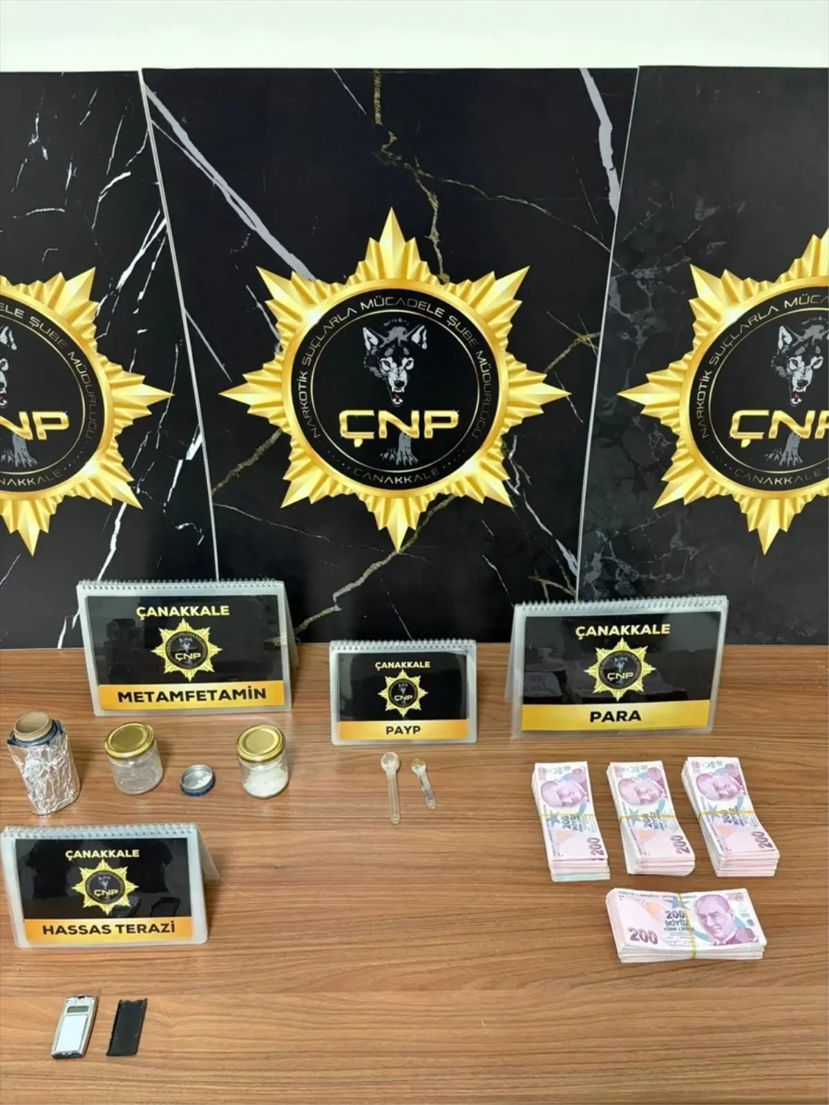 Çanakkale'de uyuşturucu operasyonlarında yakalanan 3 zanlı tutuklandı
