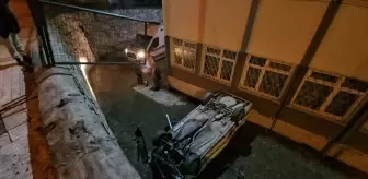 Çorum'da okul bahçesine düşen otomobildeki 2 kişi yaralandı