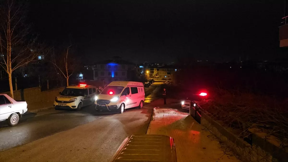 Çorum'da polis sokakta silahla ateş eden şüphelileri arıyor