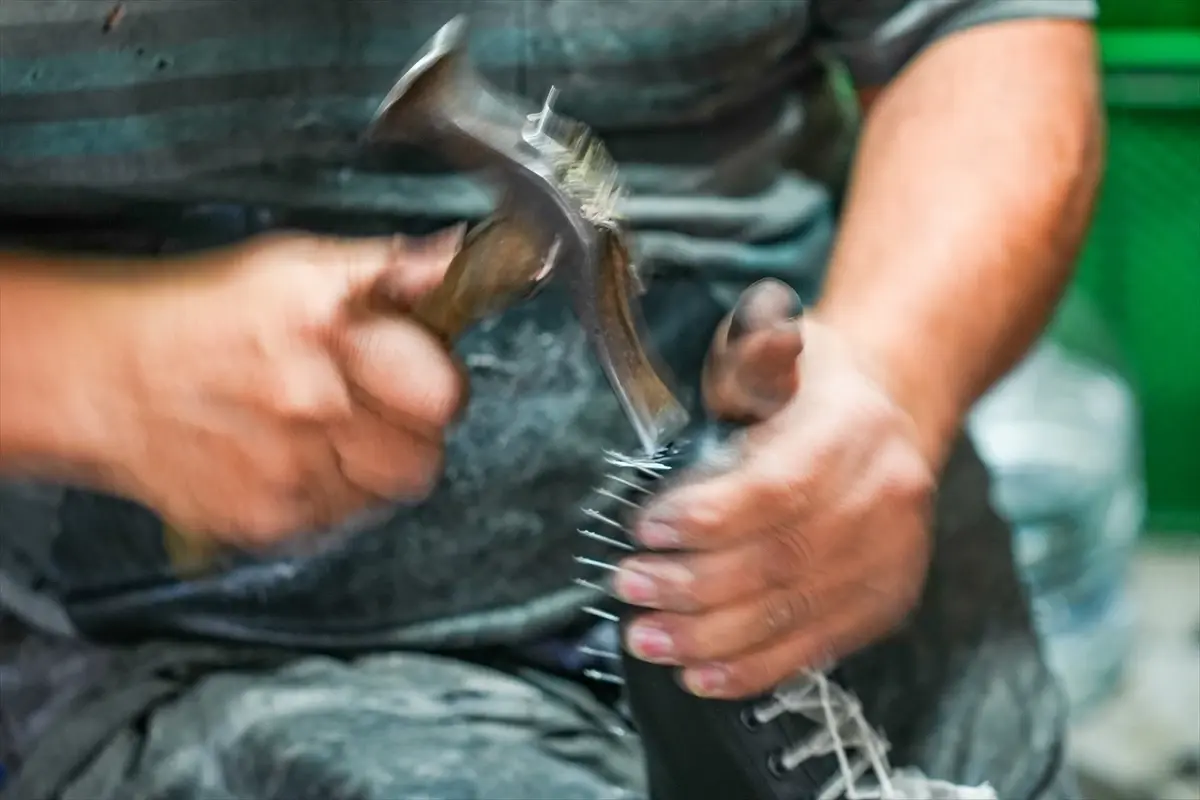 Dede mirası ayakkabıcılığı e-ticarete taşıyarak ayakta tuttu