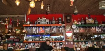 Dedesinin 85 yıllık sefer tasıyla başladığı antika koleksiyonunu restoranında sergiliyor