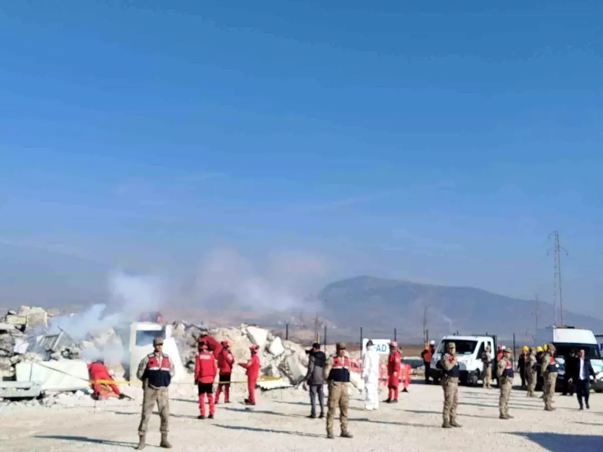 Denizli'de 5.6 büyüklüğündeki depremin hazırlıkları gözden geçirildi