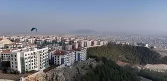 Deprem sonrası dönüşen İndere, yamaç paraşütçülerinin yeni rotası oldu