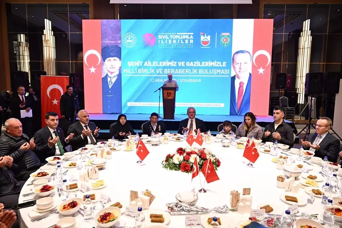 Diyarbakır'da 'Şehit Ailelerimiz ve Gazilerimizle Birlik ve Beraberlik Buluşması' programı yapıldı