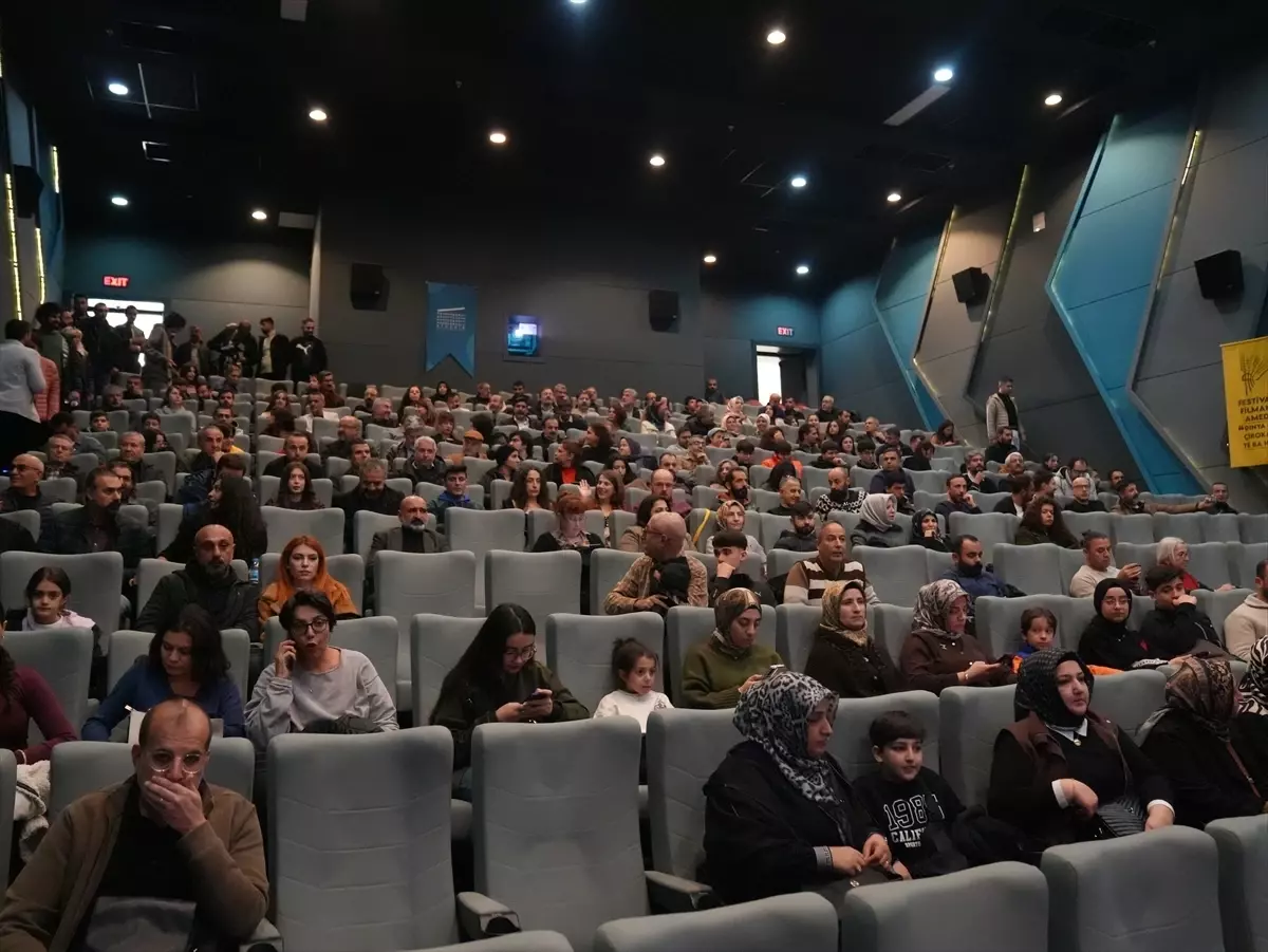 Diyarbakır'da 'Uçan Köfteci' filminin gösterimi yapıldı