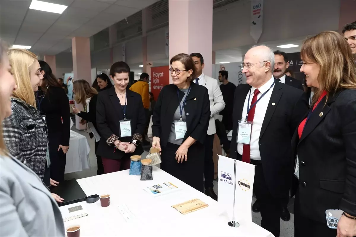 Dokuz Eylül Üniversitesi Kariyer Zirvesi 2025 başladı