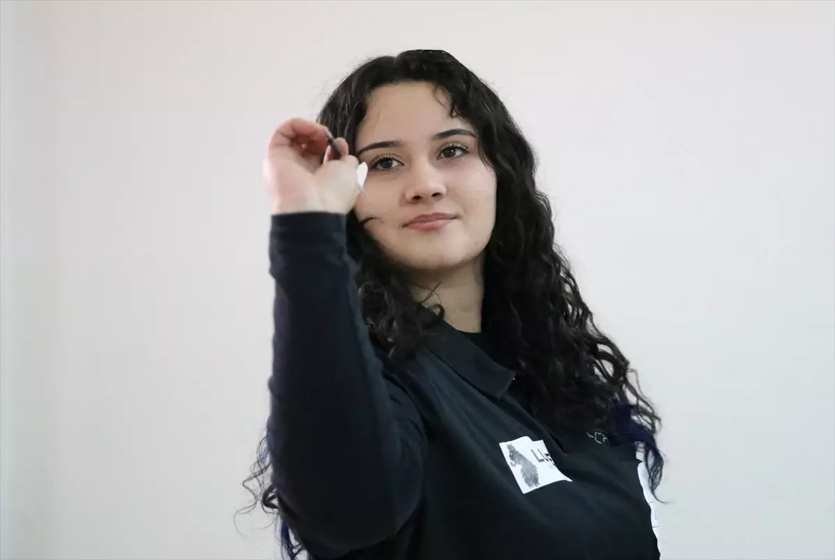 Dünya şampiyonu Zehra Gemi, dart sporunda yeni zaferler için hazırlanıyor