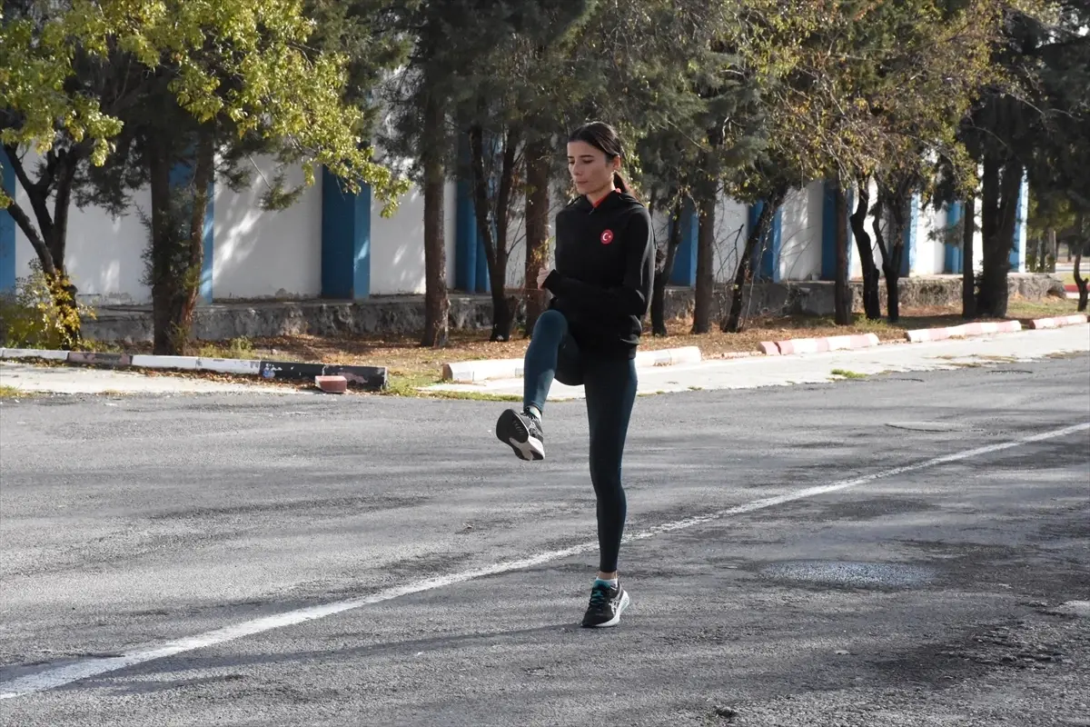 Dünya ve Türkiye şampiyonu milli atlet İnci Kalkan yeni başarılara koşuyor Açıklaması