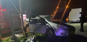 Edirne'de direğe çarpan otomobilin sürücüsü öldü